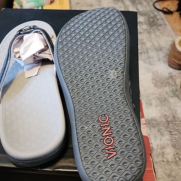 Siluper cute Vionics  Aloe silver Metallic Sandals 👡 size 12 women's NWOT - Picture 4 of 5